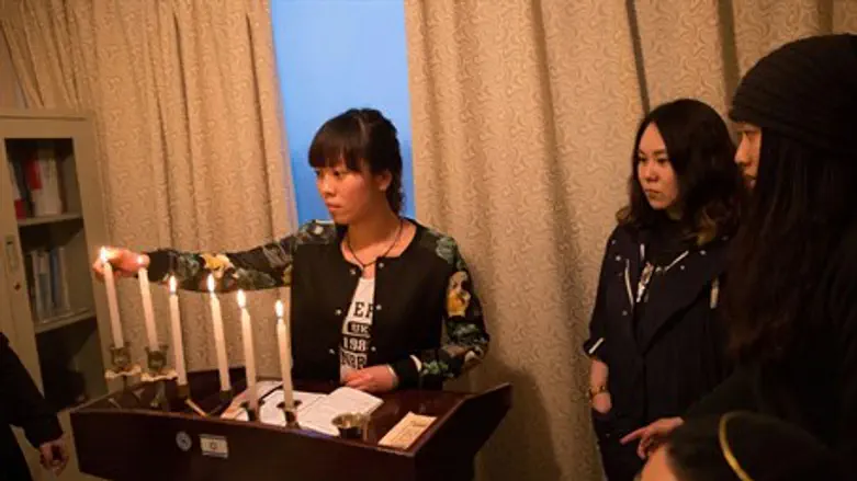 Kaifeng Jews light Hanukkah candles