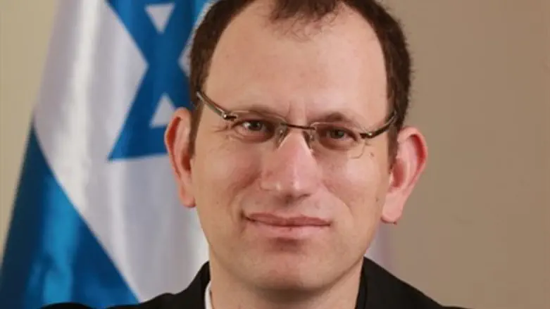 דחה את התביעה ברובה. השופט בורשטיין