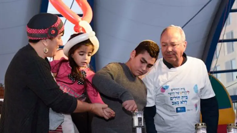 Prof. Eitan Kerem, Naor Ben-Ezra, Tahel Sofer and her mother Sigal