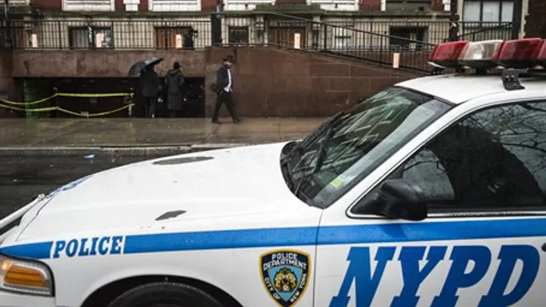 Police vehicle outside Chabad-Lubavitch center (file)
