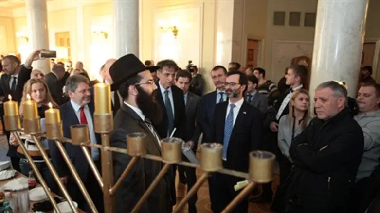 הדלקת נרות בפרלמנט האוקראיני