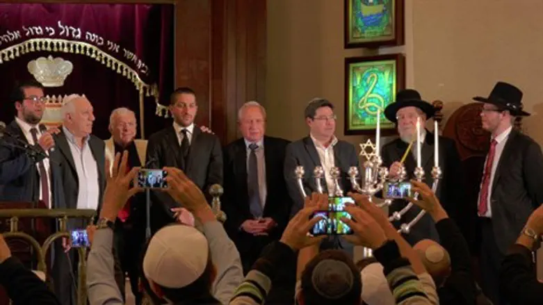 הדלקת הנרות בביה"כ בת"א