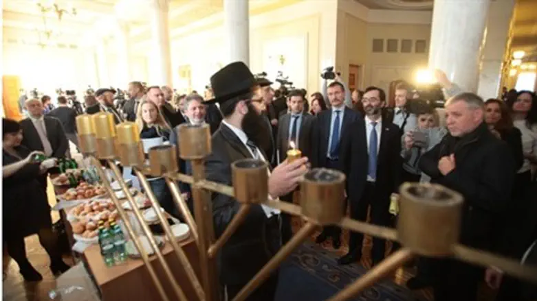 הדלקת הנרות בפרלמנט האוקראיני