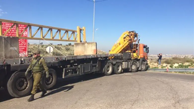 Closing the road to Avnei Hefetz