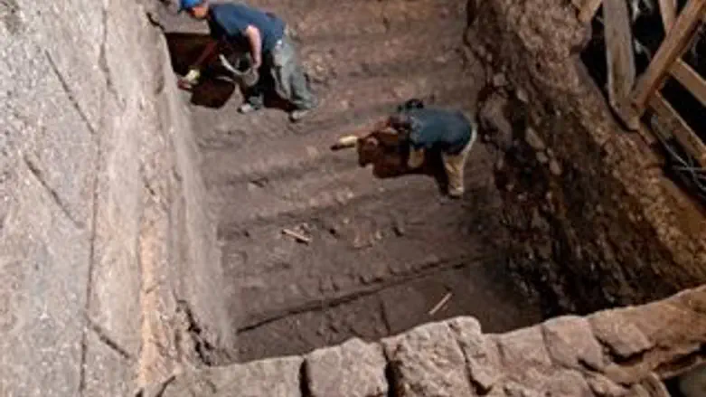 20 מטר מהכותל - מקווה ענק