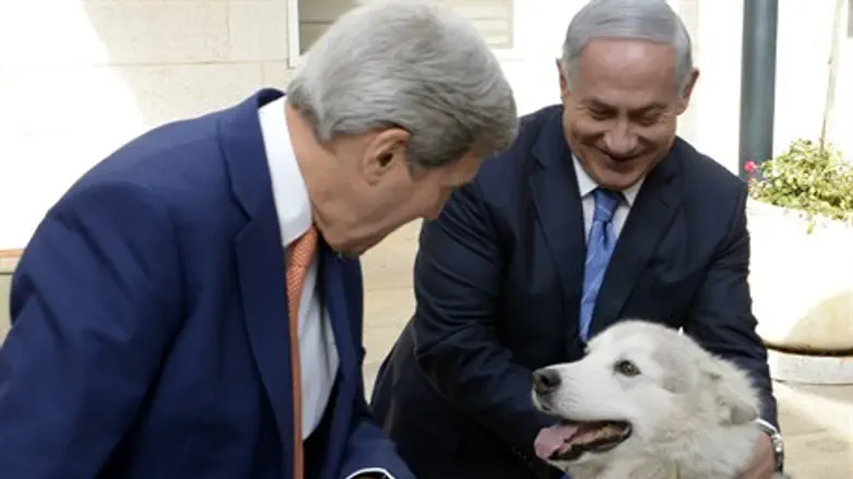 Binyamin Netanyahu introduces John Kerry to his dog Kaiya