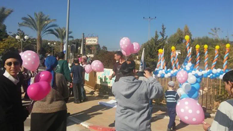 Kokhav Hashahar celebrates release to house arrest of suspect