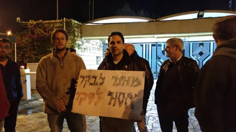 Protest outside Presidential Residence