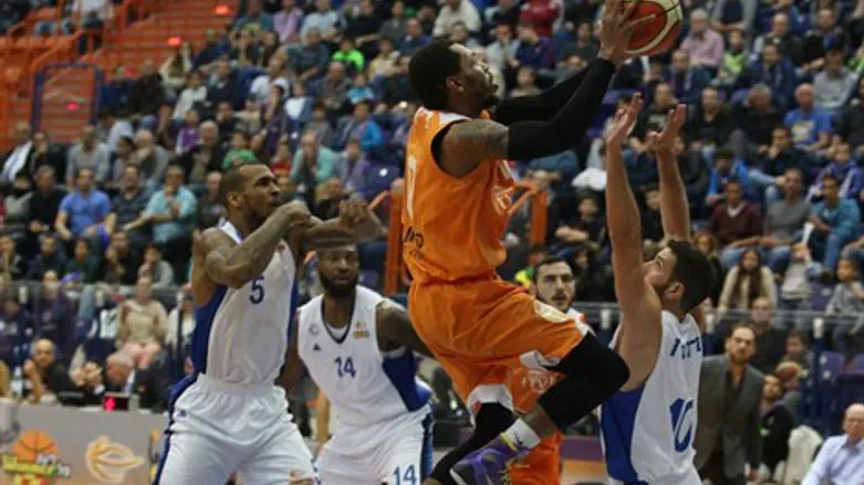 ליונס. מעל כולם הערב