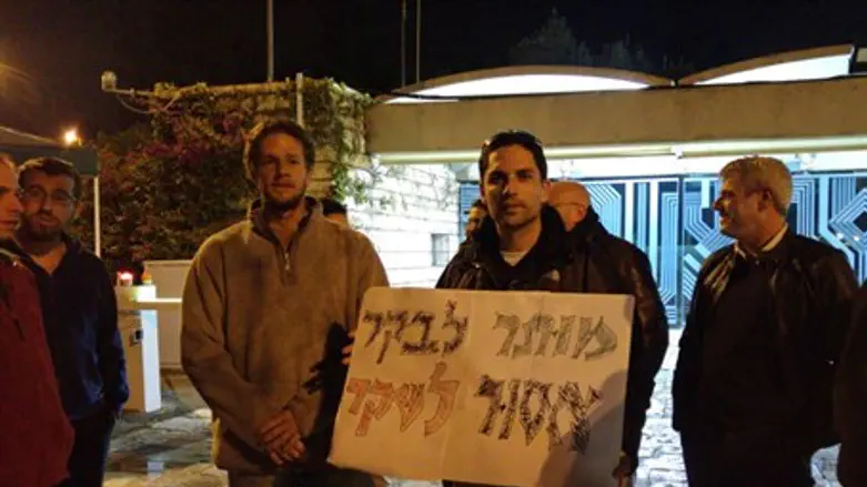 מחאה מול בית הנשיא