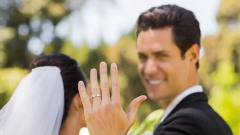 Wedding ring (illustration)