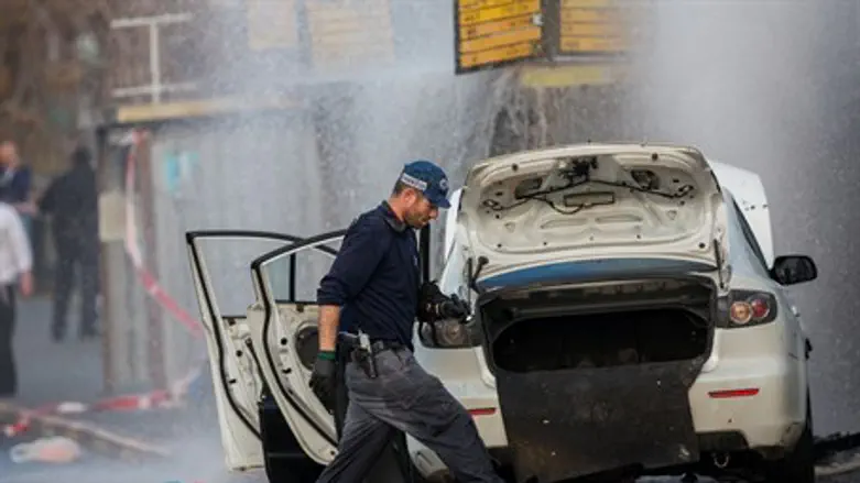 Автомобильный теракт на автобусной остановке