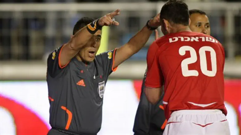 בקרוב במגרשים, ענישה אחידה