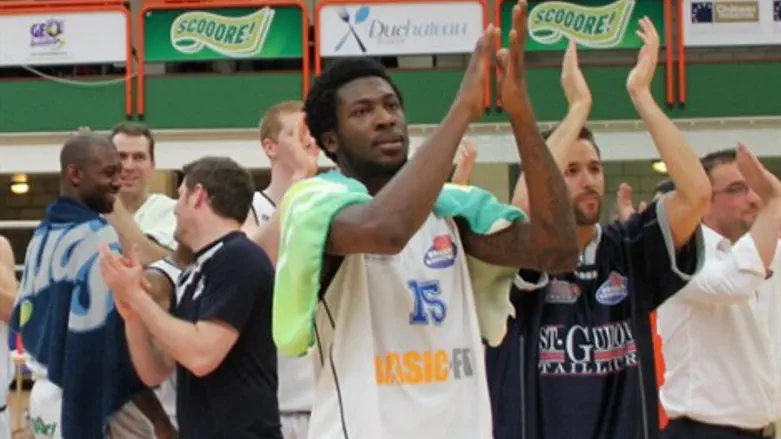 טיילור בראון, הזר החדש של ראשל"צ