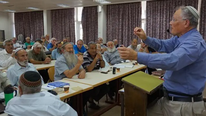 ד"ר חגי בן ארצי בישיבת כרם ביבנה