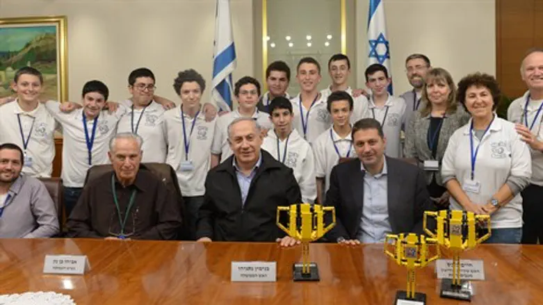 נתניהו והתלמידים. היום