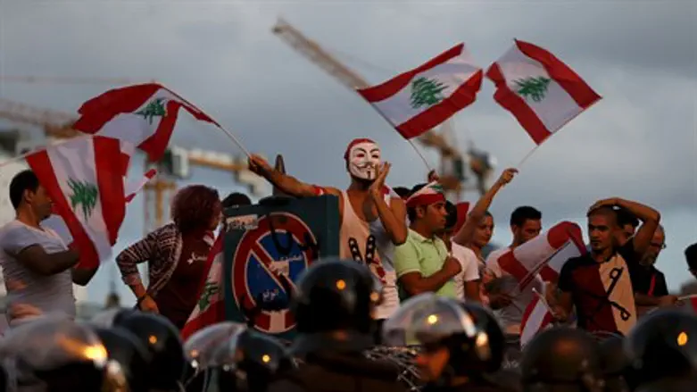 Lebanese activists protest government failures in Beirut (October 2015)