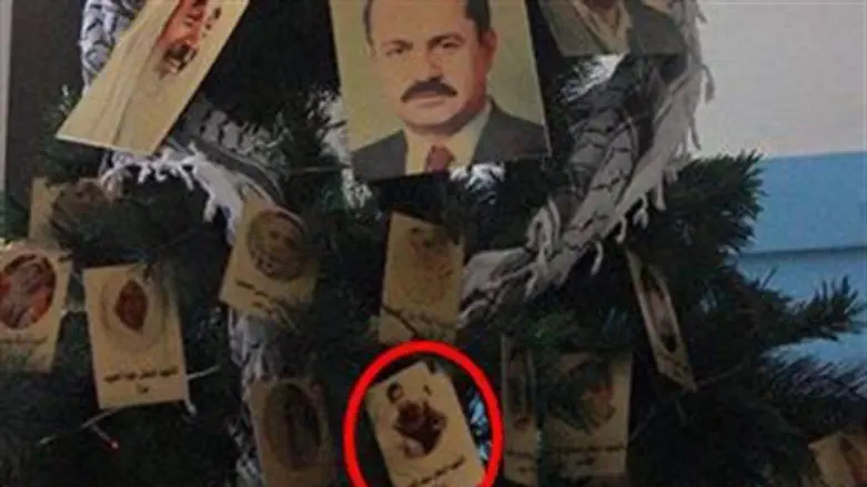 Fatah students' Christmas tree