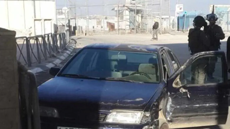 Машина террориста на КПП "Каландия"