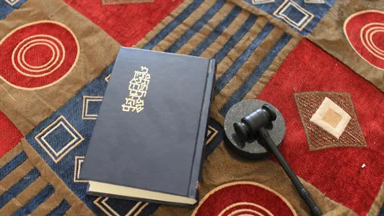 Siddur and gavel