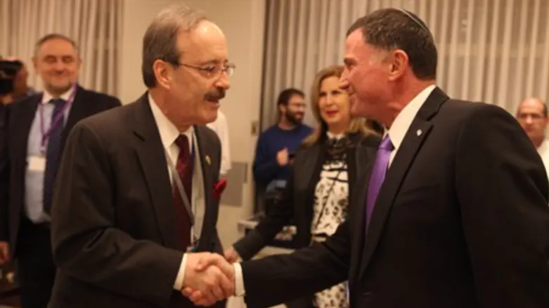 משכן הכנסת, הערב