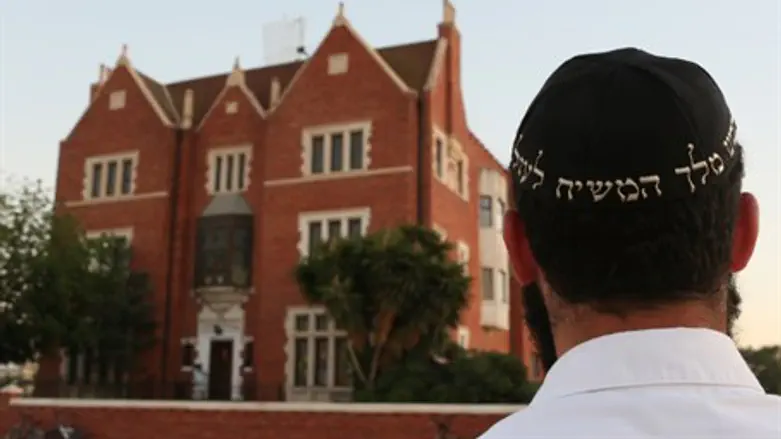 Outside Chabad New York headquarters (file)