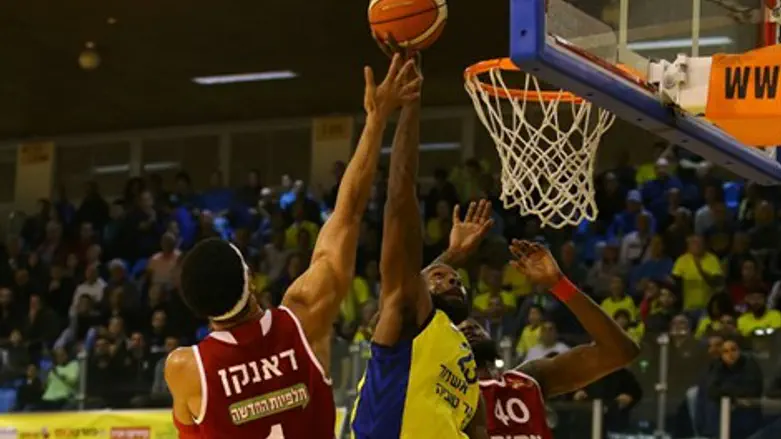 תומאס מאשדוד גבוה פישר ודאנקן האדומים