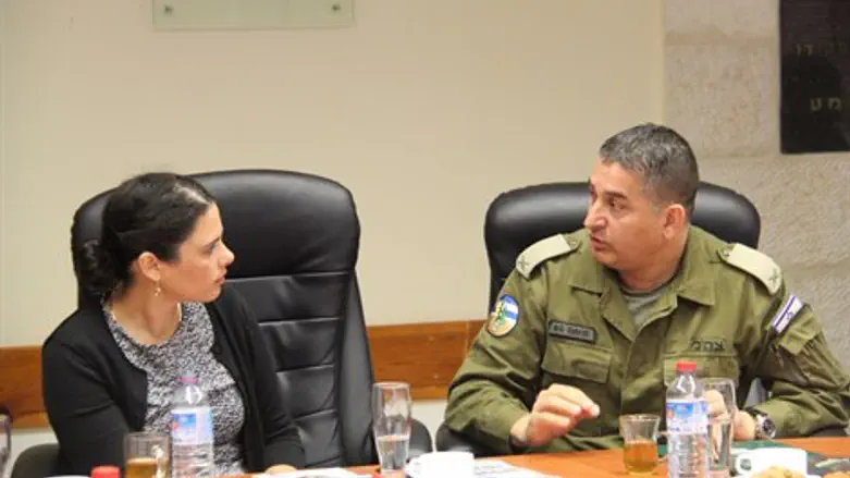 שקד ותא''ל מנחם