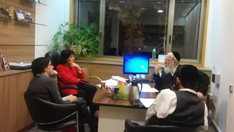 המפקחת בלשכתו של אייכלר