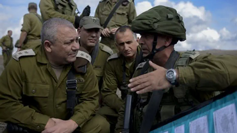 הרמטכ"ל איזנקוט ומח"ט גולני 