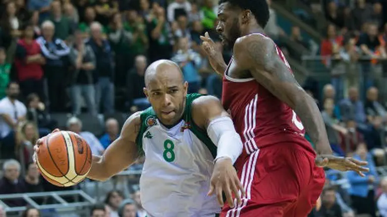 סמית' (באדום) לא הצליח לעצור את חיפה