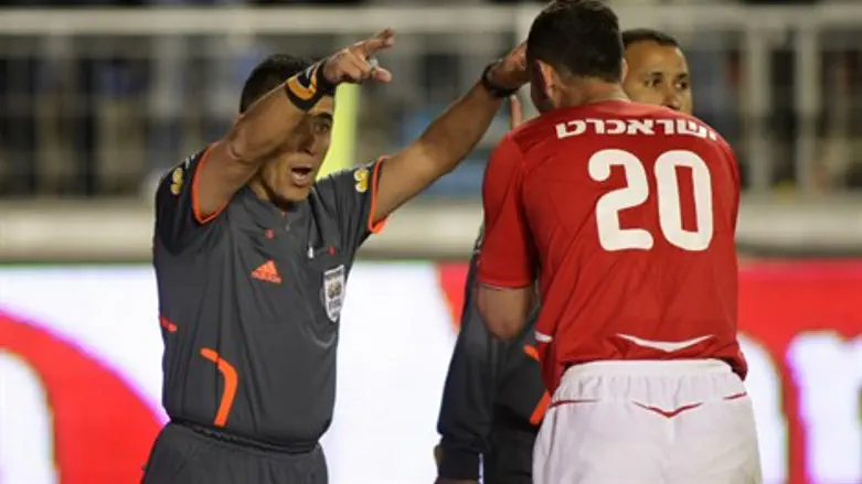 שופט כדורגל (ארכיון)