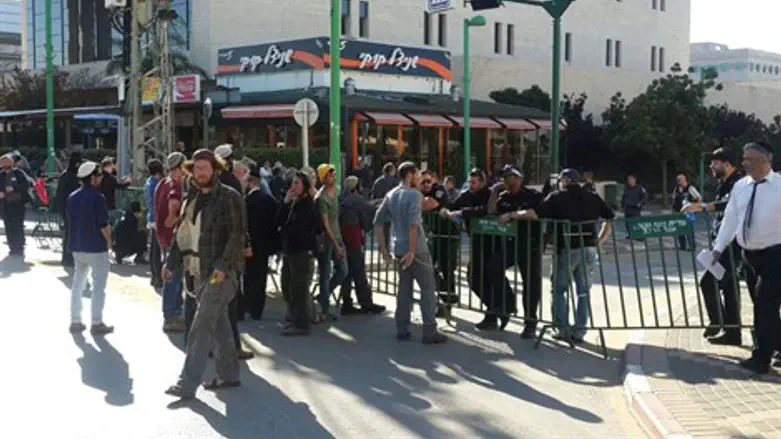 הפגנת מחאה בפתח תקווה