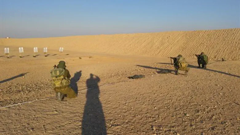 מינקוב וחבריו במטווח