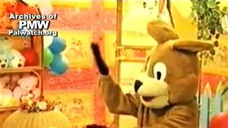 מחנכת ילדים לרצח יהודים