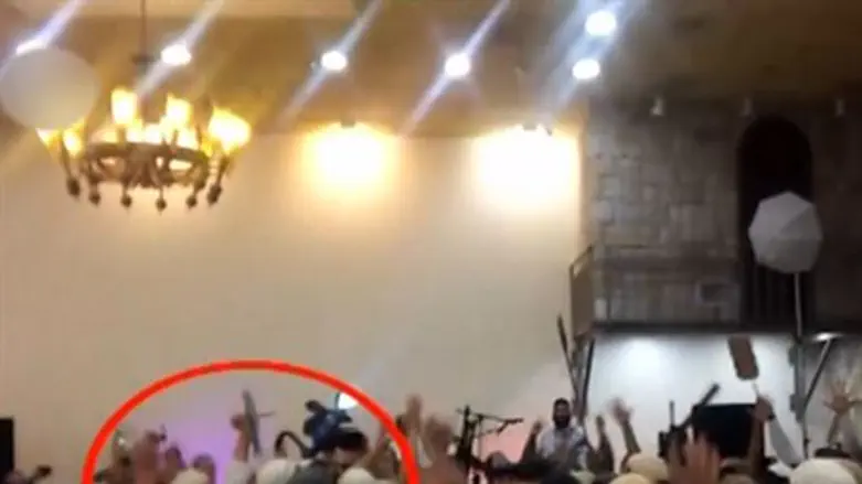 Кадр из видеосъемки со "свадьбы ненависти"