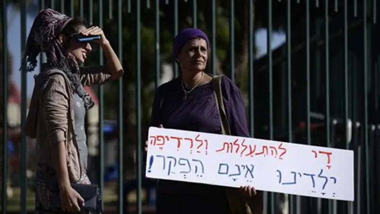 Protest for Duma suspects in front of court