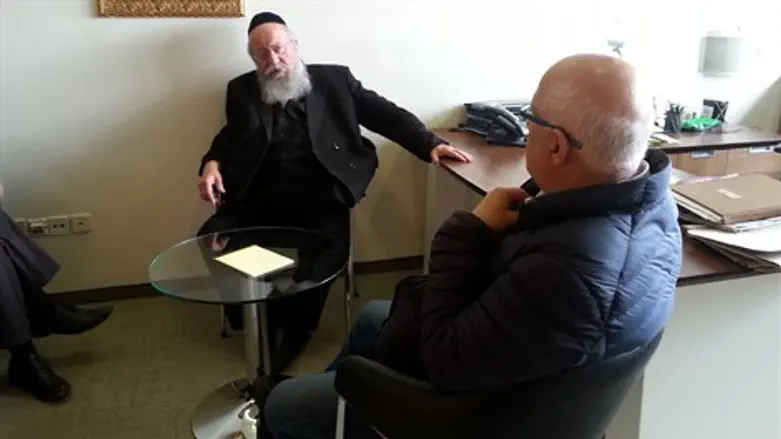 יצחק ומוזס, בפגישתם היום