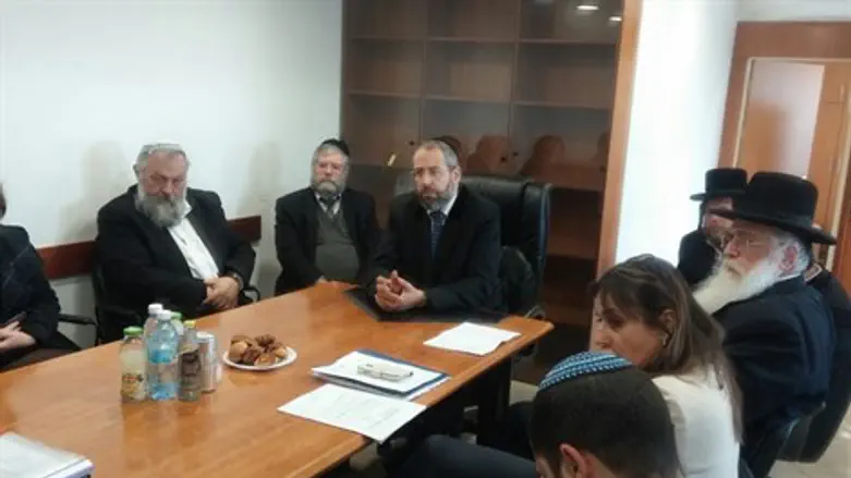 הפגישת בלשכת הרב לאו