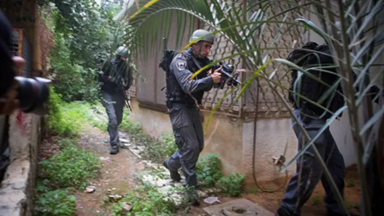 Manhunt for terrorist who carried out attack in Tel Aviv