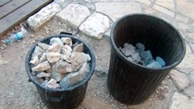 אבנים לפני פעולה