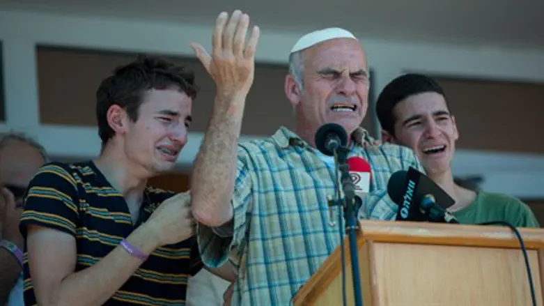 Eliezer Rosenfeld at his son Malachi's funeral