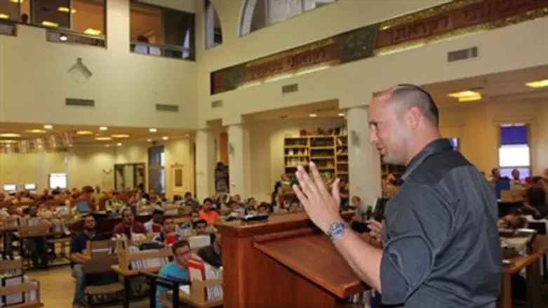 Naftali Bennett in Kiryat Shmonah Hesder Yeshiva