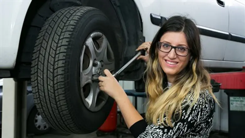 "נשים נכנסות למוסך ואומרות: שלום, אני לא מבינה בזה כלום". תהילה גבאי-דויטש