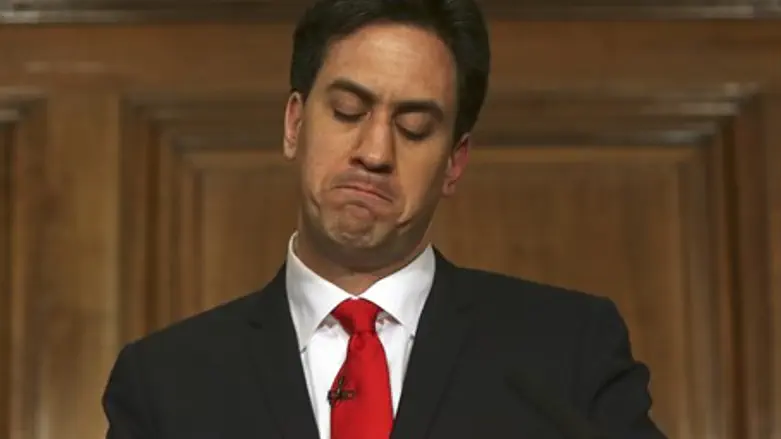 Ed Miliband announces resignation