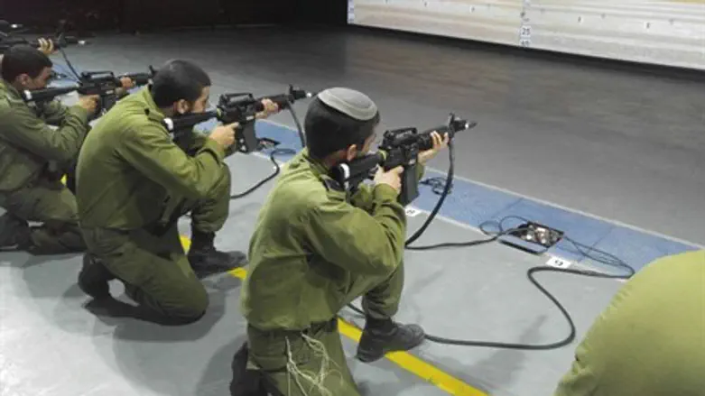 מינקוב בסימולטור ירי