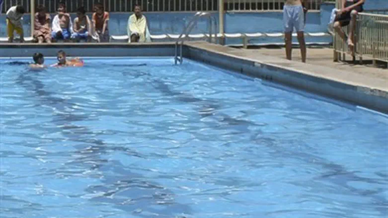 Pool (illustration)