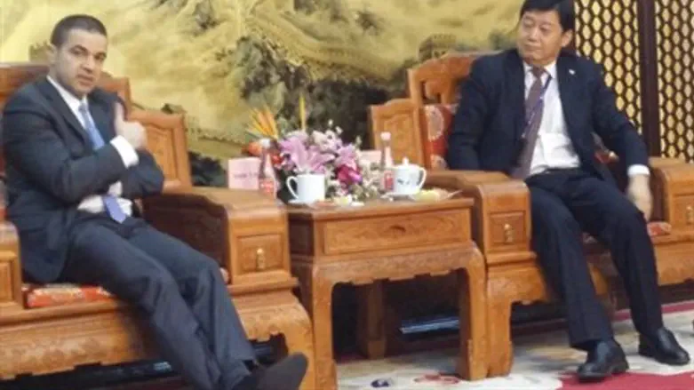 Director Lang and Chinese representative of Macrolink