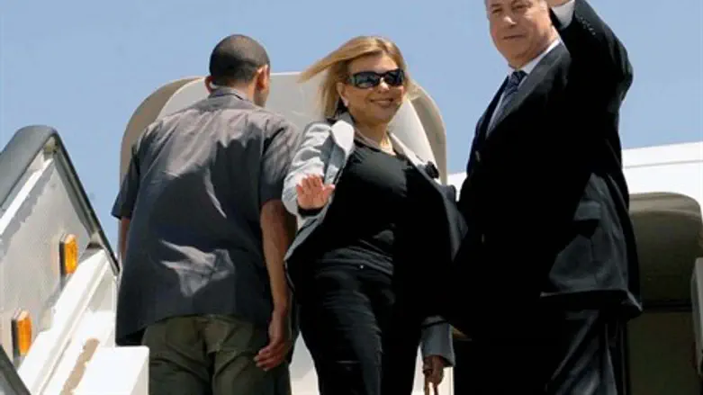 Binyamin and Sarah Netanyahu board a plane in 2009