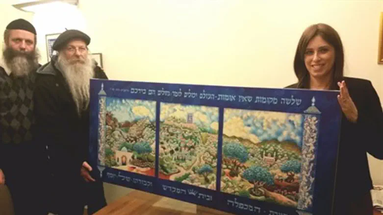 Hotovely with the artist Baruch Nachshon